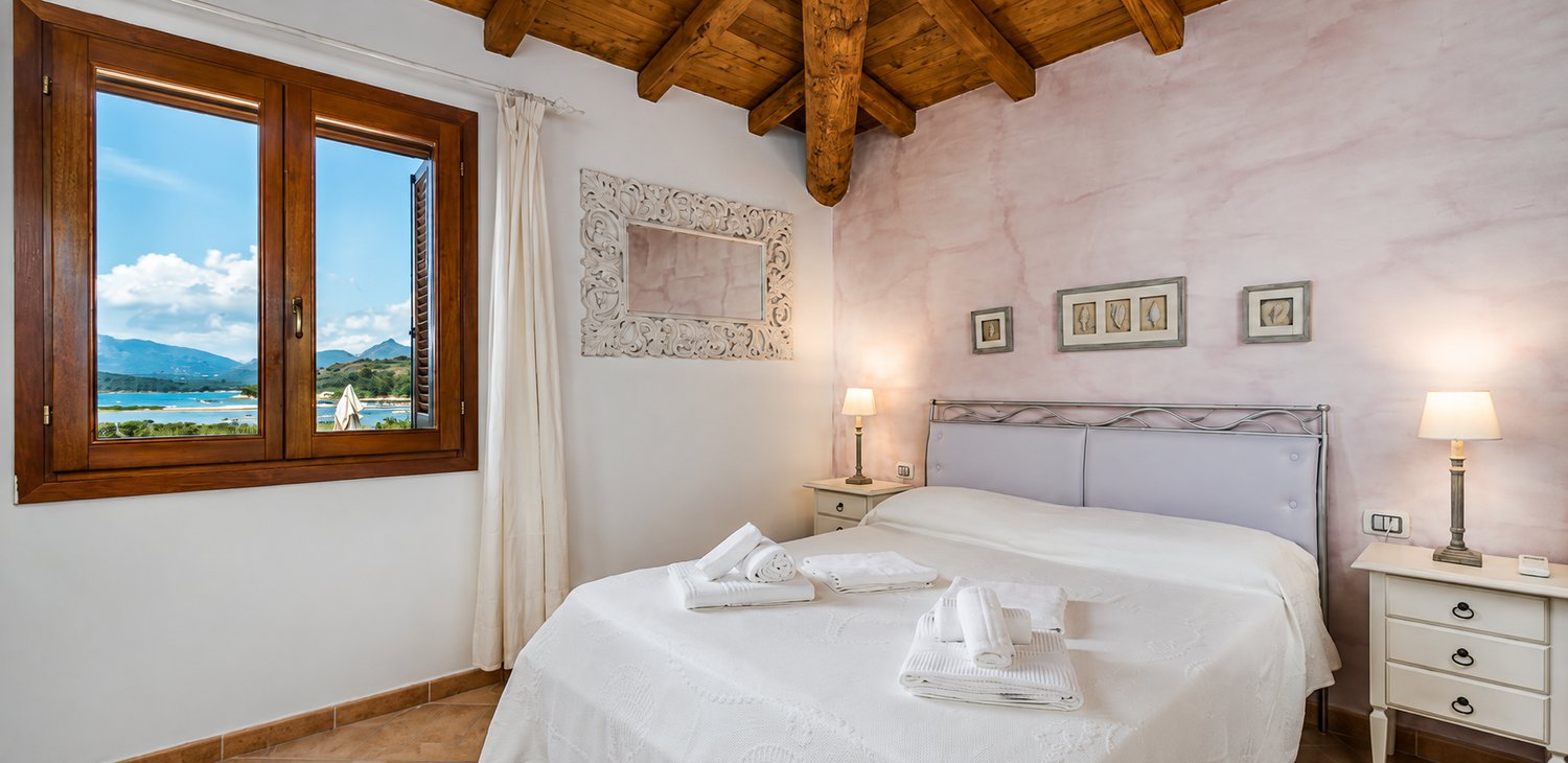 Bedroom with sea view
