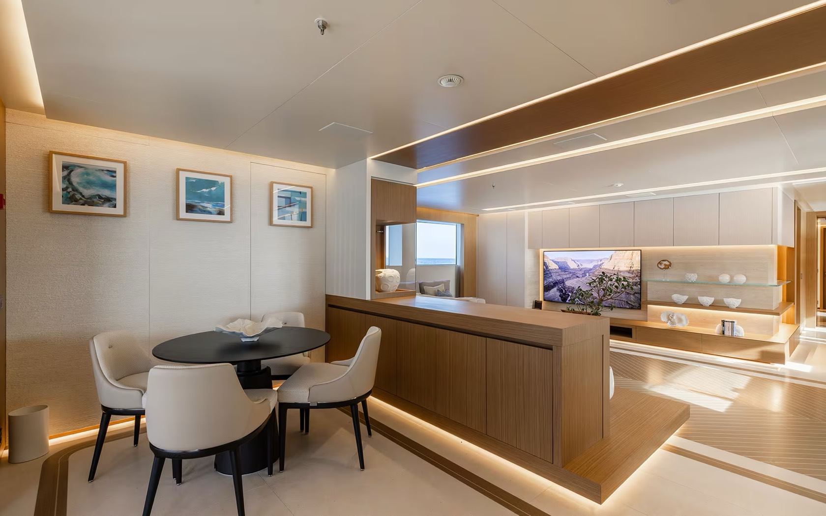 Dining salon